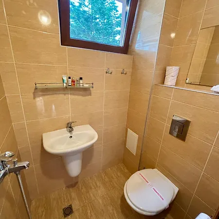 - Uzundzha Nyaraló *