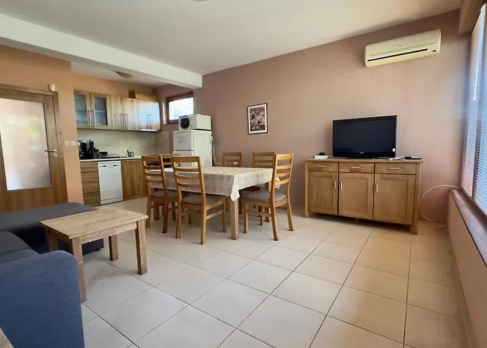 - Uzundzha Ferienhaus